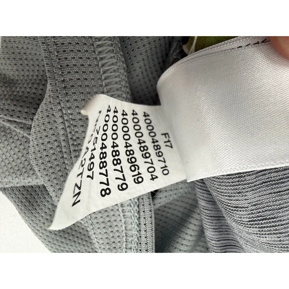 The North Face FlashDry Performance T-Shirt Large Polyester Grey Heathered Tee